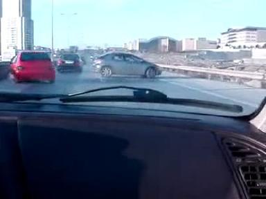 Saniye saniye kaza anı!
