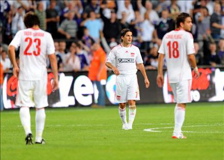 Sivasspor, Şampiyonlar Ligi 3. Ön Eleme turunda Anderlecht'e Belçika'da farklı yenildi. 5-0'lık maçta Yiğidolar'ın kaleye şutu bile yok...