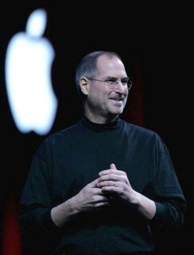 Jobs liseden arkadaşı Steve Wozniak ile birlikte 1976 yılında Jobs 21, Wozniak 26 yaşındayken Apple Computer Co.yu Jobsın ailesinin garajında kurdular. İlk piyasaya sürdükleri bilgisayarın adı Apple Idı.