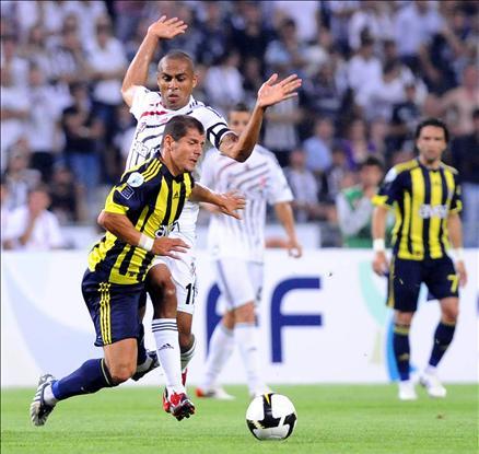 Futbol Federasyonu tarafından bu yıl 4. kez düzenlenen TFF Süper Kupa'yı, Beşiktaş'ı 2-0 yenen Fenerbahçe kazandı. Goller Alex'den geldi...