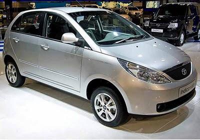 Tata Vistanın dizel modelleri ise 1.3 litre Quadra-Jet, 16-supaplı, doğrudan enjeksiyonlu, turboşarjlı, ara soğutmalı common rail dizel motora sahip. Bu yeni nesil motorlar, Hindistandaki Tata-Fiat ortak girişimi tesisinde üretiliyor. Manuel ve otomatik şanzıman/CVT seçenekleri sunulan araç, sahip olduğu burulma kirişli arka süspansiyon ve üstün alt yapısı ile yol tutuş standartlarını da arttırıyor.
Vistada; klima, elektrikli camlar, elektrikli ayarlanabilir dış dikiz aynaları ve immobilizerli uzaktan merkezi kilit gibi çok sayıda temel konfor özelliklerinin yanı sıra bazı sürprizler de hazırlanmış: Son yıllardaki Mp3 tutkusu göz önüne alınan araçta, USB Port ile desteklenmiş uzaktan kumandalı double DIN CD çalar sistem, kişiye özel müzik keyfini garanti ediyor.
Ön koltuklar altındaki gözler ise ister bir laptop için ya da farklı eşyalarınız için güvenli ve büyük bir alan yaratıyor. Ön silecekler çalışırken, geri vitesin kullanımında arka sileceklerinde otomatik olarak çalışması gibi kullanım kolaylığı sağlayan birçok yeni düşünce Vistanın sunduğu ekstra özelliklerden sadece bir kaçı.