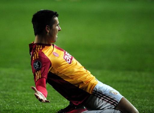 G.Saray-Hambur maçında Ali Sami Yen tartihi günlerinden birini daha yaşarken protokol tribününde ağı isimler vardı.