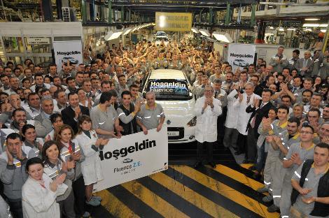 İlk elektrikli Fluence alkışlarla banttan indi