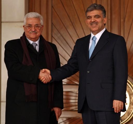 Cumhurbaşkanı Abdullah Gül, resmi davetlisi olarak dün Ankara'ya gelen Filistin Devlet Başkanı Mahmud Abbas ile bir araya geldi.