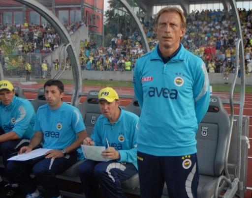 Sezon hazırlıklarını Almanya'da sürdüren Fenerbahçe, ilk hazırlık maçında Almanya Bölgesel Lig takımlarından SSV 1846 ULK'yı gol yağmuruna tuttu.