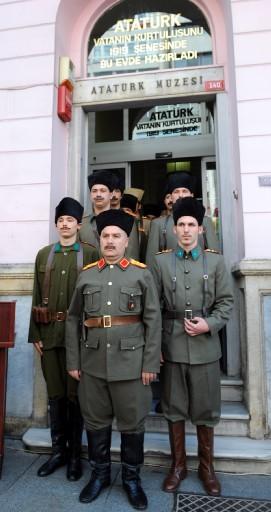ustafa Kemal Atatürk'ün 90 yıl önce 16 Mayıs 1919'da Şişli'deki Atatürk Müzesi olan evinden yola çıkışı canlandırıldı.