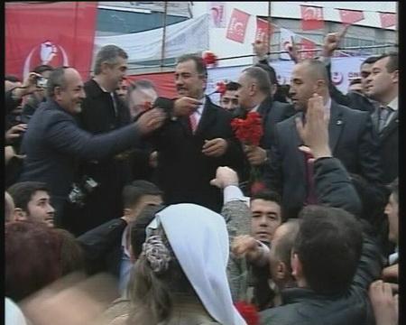 BBP'nin İstanbul mitingi: Partisinin İstanbul mitinginde vatandaşlara hitap eden BBP Genel Başkanı Muhsin Yazıcıoğlu'nun hedefinde de hükümet vardı.