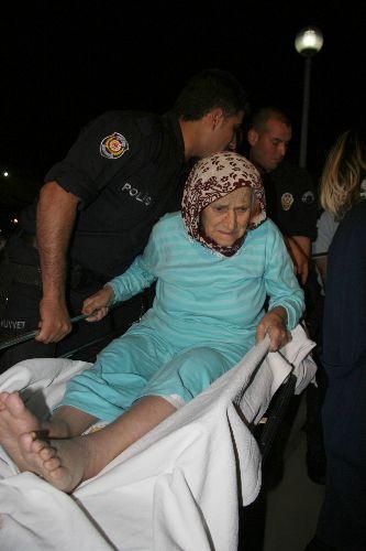 Bursa Yıldırım Merkez İlçesi'nde Şevket Yılmaz Devlet Hastanesinde yangın çıktı. 1'i çocuk 39 hastanın başka hastanelere sevk edildiği yangın sonucu 3'ü kadın 8 kişi hayatını kaybetti.