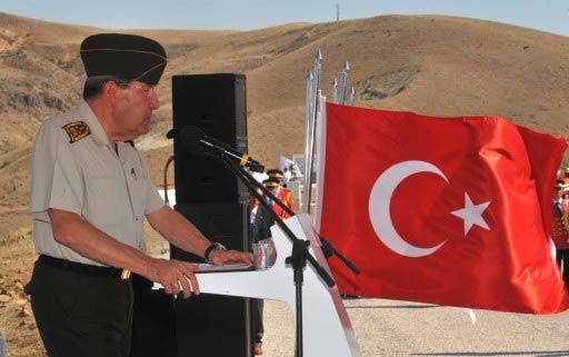 GENELKURMAY BASKANI ORGENERAL YASAR BUYUKANIT, POLATLI'DA YAPILAN ''MEHMETCIK ANITI'' ACILIS TORENINE KATILARAK, AYNI YERDE YAPTIRILACAK ''SAKARYA MEYDAN SAVASI PANORAMA MUZESI''NIN TEMELINI ATTI.