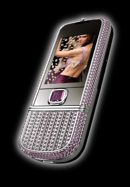 Nokia 8800 Pink by Aloisson- Kuyumcu Peter Aloisson Nokia 8800 Arte'yi 18 karat beyaz altın kasa ile özel kılıyor. Fiyat: 85.000Euro