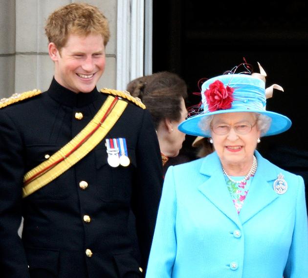 Torunu Prens Harry, kısa s&uuml;re &ouml;nce krali&ccedil;e i&ccedil;in Dedem Phillip olmadan var olamazdı demişti.