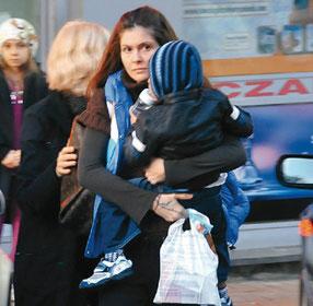 Selin Toktay<br>
Manken Selin Toktay, Kayserili işadamı Ali Rıza Özderici ile evlendikten sonra mesleğini bıraktı. Artık ekranlarda görünmeyip mütevazı bir yaşam süren Toktay, eşiyle umreye gitti. Çiftin iki erkek çocuğu var.