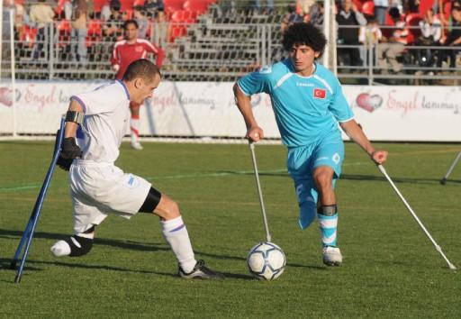 2. Avrupa Ampute Futbol Şampiyonası'nda, Rusya'ya 2-0 yenilen Türkiye, averajla ikinci olmayı başardı.