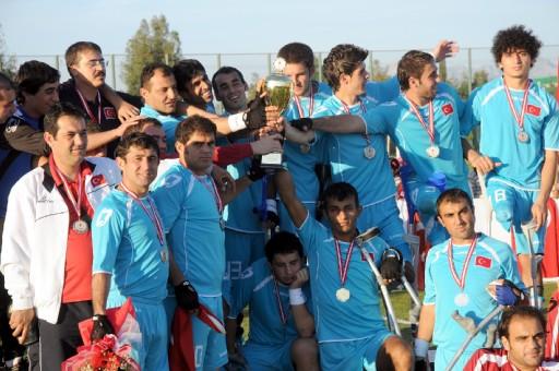 2. Avrupa Ampute Futbol Şampiyonası'nda, Rusya'ya 2-0 yenilen Türkiye, averajla ikinci olmayı başardı.