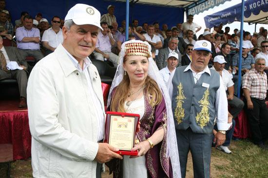 Kocaeli Büyükşehir Belediyesinin ilkini düzenlediği Sekapark Altın Kemer Yağlı Güreşlerinde 58i başpehlivan 567 pehlivan altın kemer için yarıştı.