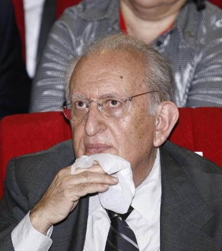 Demokrat Parti bugün yeni liderini seçiyor. Son Başkan Süleyman Soylu'nun karşısında Hüsamettin Cindoruk ve Mehmet Ali Bayar var. Cindoruk'u Demirel, Soylu'yu Çiller destekliyor