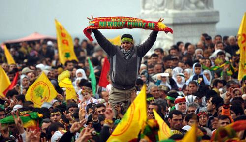 Türkiye'de nevruz ateşi böyle yakıldı.