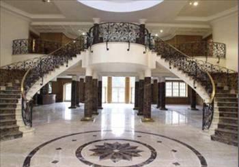 138 milyon dolar Updown Sarayı Windlesham, Surrey Buckingham Sarayı'ndan daha büyük 103 odalı, 58 hektarlık bahçesi ile dünyanın ev pahalı evi...