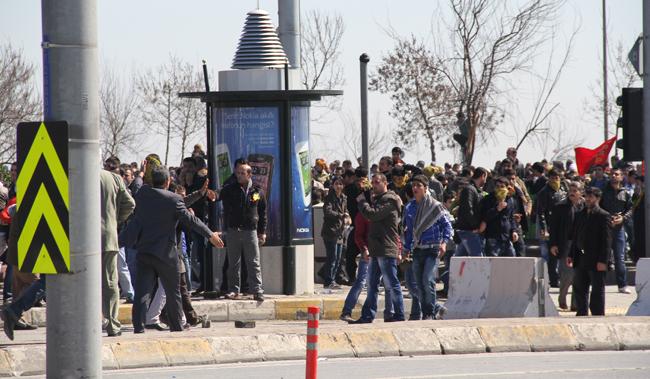 Kışanak, Diyarbakır'da kutlamaya izin verildiğini iddia ederek, İstanbul'da da aynı uygulamayı beklediklerini söyledi.