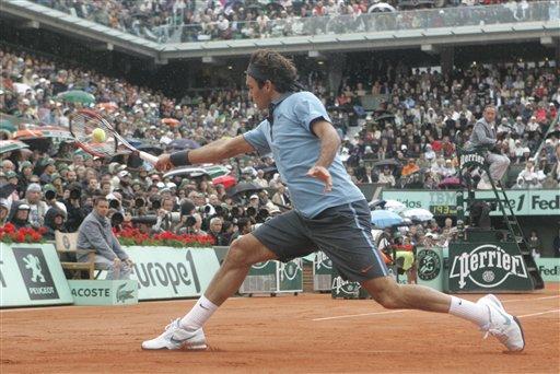 Roland Garros'u hiç kazanamamış 13 Grand Slam şampiyonu Roger Federer, hayatının en büyük hayalini gerçekleştirip daha önce 3 kez finalde Nadal'a yenildiği Fransa Açık'ta şampiyon oldu...