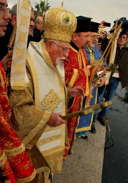 Hıristiyan inancına göre Hz. İsa'nın doğumu ve vaftiz edilişinin 2011. yıldönümü, Yeşilköy'de düzenlenen denizden haç çıkarma töreniyle kutlandı. Törenlere Patrik Bartholomeos'un ezana hürmet göstermesi damga vurdu.