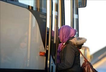 Fadime Şahin, M.Y ile evlenirken T. A. Y. ismi ile uyuşacak şekilde nikâh defterine T harfiyle başlayan yeni bir imza attı. Ancak o, annesi G. Şahin için halen Fadime. SABAH Özel İstihbarat ekibinin tespitlerine göre anne Şahin, adını soyadını değiştiren kızına günlük hayatta Fadime diye hitap ediyor. Anne Şahin, bir alışveriş merkezinin oyun bölümünde iki yeğeniyle ilgilenen kızına, defalarca Fadime diye seslendi. Belli ki, T. adı, ailenin literatürüne hiç girmemiş.