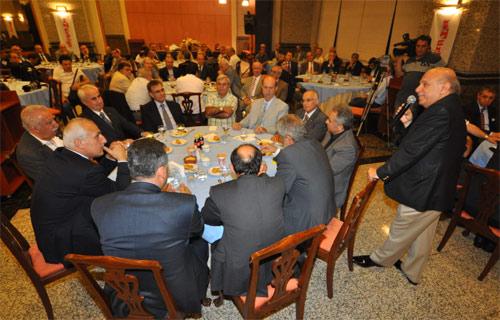 Yeni Vali Hüseyin Avni Mutlu, İstanbullular'a ilk mesajını Dostlar Meclisi'nde yaptığı konuşma ile verdi. Vali Mutlu, makamların geçici olduğuna dikkat çekti ve kalıcı olanın dostluklar olduğunu söyledi. "13 milyon dostum var" dedi.