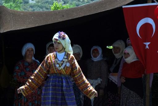 Kışı Ege ve Akdeniz sahillerinde geçiren Yörüklerin yaylalara göçü başladı. Yörükler, zorlu yolculuk öncesi Muğla'nın İkizce yaylasındaki şenlikte, ''Geleneksel Yörük Düğününü'' canlandırıldı.