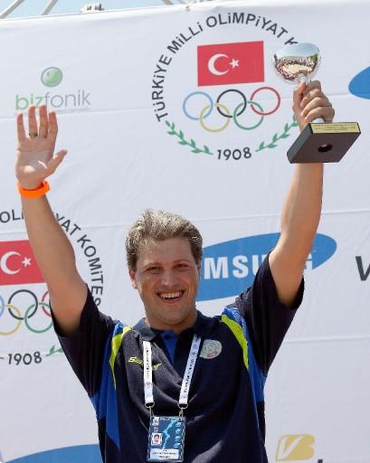 Türkiye Milli Olimpiyat Komitesi (TMOK) tarafından geleneksel olarak düzenlenen 21. Asya'dan Avrupa'ya Uluslararası Yüzme, Kürek, Yelken ve Kano Yarışları, İstanbul Boğazı'nda yapıldı.