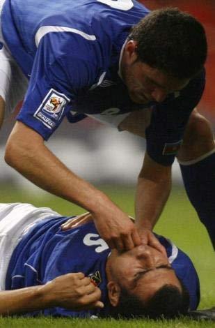 Dili boğazına kaçan Azerbaycanlı futbolcu Nodar Mamedov'u arkadaşı kurtardı