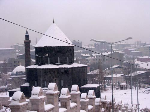 Romanlara, şiirlere, filmlere konu alan ve Orhan Pamuk ile Nobel'le taçlanan Kars'ın meşhur kar manzalarından bir demet. Fotoğraflar: Bünyamin Yılmaz - Yaşar İliksiz