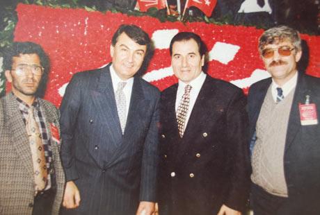 Olaylar sırasında CHP saflarında yer alan Kaya, parti üyesi olmadığı yönündeki iddialara da sert çıkıyor. Kaya, iddia sahiplerinin Deniz Baykal ve Erdal İnönü ile çekildiği fotoğraflarını görmesini istiyor.
