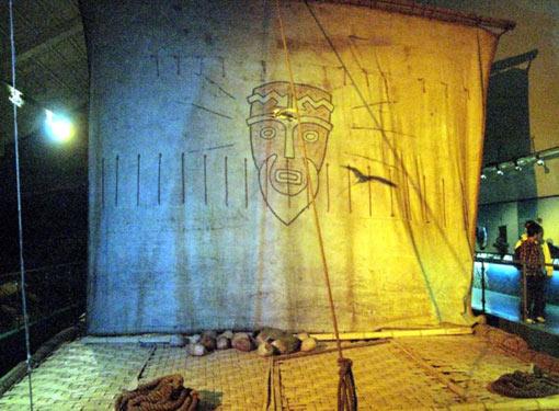Heyerdahl'ın amacı, Polinezya adalarına sadece Güneydoğu Asya'dan gelen halkların değil, Güney Amerika'dan salla gelen halkların da yerleştiğini kanıtlamaktı.  "Kon-Tiki", adını bir İnka tanrısından alıyor. Heyerdahl'ın dünyaca ünlü kitabı Kon-Tiki bu yolculuğu anlatır.