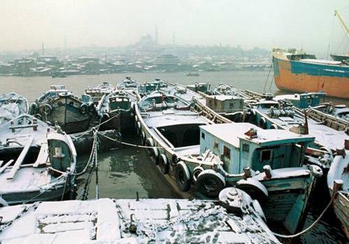 Fotoğrafta 1975 yılındaki Perşembe Pazarı görülüyor...