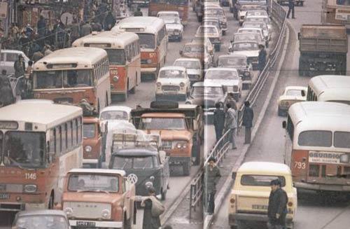 1976 yılının İstanbul'unda Beyazıt'taki trafik çilesi...