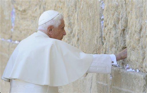 Katolik dünyasının ruhani lideri Papa 16. Benediktus'un Kudüs'ü ziyareti sürüyor. Tarihi gezinin ilk iki gününde neler oldu bir hatırlayalım ve ziyaretin atmosferini 125 fotoğrafla yansıtalım istedik.