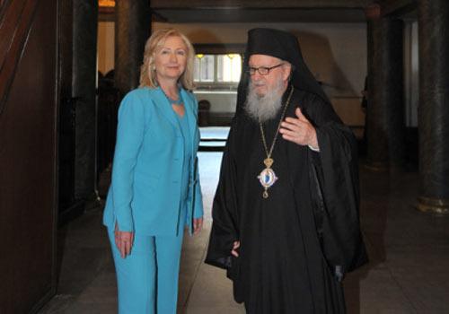 Çeşitli temaslarda bulunmak üzere İstanbul'a gelen ABD Dışişleri Bakanı Hillary Clinton, Fener Rum Patriği Bartholomeos'u ziyaret etti.