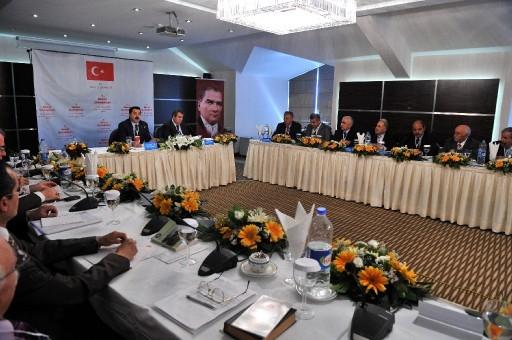 Çeşitli sivil toplum örgütlerinin katılımıyla bugün gerçekleştirilecek olan Alevi çalıştayı başladı. Çalıştaya tüm Alevi ve Bektaşi örgütlerinin önde gelen isimlerinden 35 kişi katılıyor.