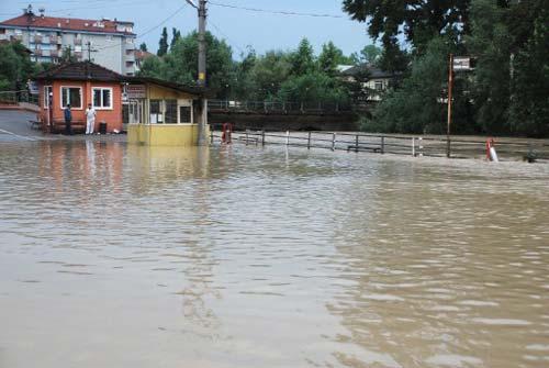 Sel suları Bartın'ı Venedik'e çevirdi