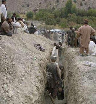 Pakistan'ın Belucistan eyaletinde meydana gelen şiddetli deprem sonrası bölgeden objektiflere bu kareler yansıdı
