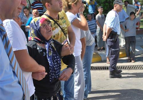 Siroz hastası Selahi Yüksel, bayrama çıkamayacağını düşünerek Aydın'daki annesi ve çocukları ile son kez hasret gidermek için yola çıktı. Son sarılma hiç gerçekleşmezken aynı acıyı 4. kez yaşayan anne yıkıldı.