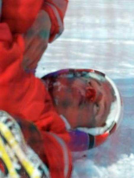 İsviçreli kayakçı Daniel Albrecht, Avusturya'nın St. Johann kentinde yaptığı antrenman sırasında 40 metre yükseklikten yere çakıldı.