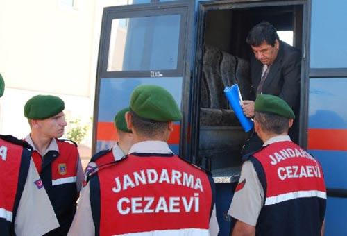 Edirne Belediye Başkanı Hamdi Sedefçi'nin de bulunduğu 8'i tutuklu 23 kişinin yargılanmasına başlandı.