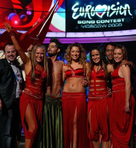 Eurovision'daki temsilcimiz Hadise, ilk yarı final elemesini geçerek Cumartesi günü Türkiye'yi finalde temsil edecek..