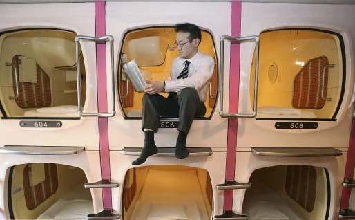 <p><strong><span style="color: #0000ff;">The Tube Hotel</span></strong></p>
<p>Tokyo'da bulunan otel klostrofobi problemi bulunmayan iş adamları için ucuz ve kullanışlı bir seçenek.</p>