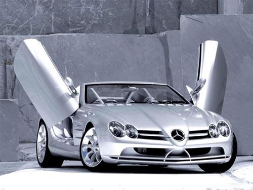 <p><strong><span style="color: #0000ff;">MERCEDES</span></strong></p>
<p>MERCEDES, otomobilin icadının 125'nci yılını yeni C-Serisi’ne özel olarak hazırladığı avantajlı bir kampanya ile kutluyor. Yeni C Serisi’ne, 2011 yılı boyunca ayda sadece 125 TL ödeyerek sahip olunabiliyor. Yüzde 0.59 gibi avantajlı bir faiz oranıyla hazırlanan 36 aylık balon ödemeli kampanyada, 2012 yılı itibariyle aylık ödemeler 2 bin 125 TL olarak devam ediyor. 36'ncı ayda kurumsal müşteriler 27 bin 453 TL, kişisel müşteriler ise 29 bin 573 TL tutarında bir balon ödemeyle geri ödemelerini tamamen bitirmiş oluyorlar. Mercedes ayrıca yine C-Serisi’ne özel hazırladığı “Bugünün Hayalini Yarına Bırakma” kampanyasında ise, C-Serisi’ni 50 bin TL'sini 1 yıl sonra yüzde sıfır faizle ödeyerek veriyor.</p>