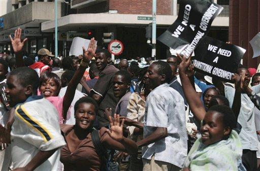 Zimbabve açlığın ve koleranın pençesinde