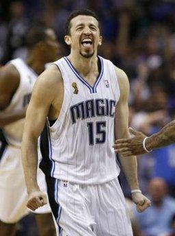 Hidayet'in de forma giydiği NBA final serisi 4. maçında Los Angeles Lakers, Orlando Magic'i uzatmalarda yıkmayı başarırken malesef Hidayet son anlarda kendine bağlanan umutları yıktı