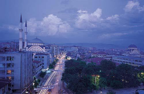 <p><strong><span style="color: #0000ff;">Elazığ :</span></strong> 558 Bin 556</p>