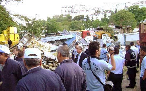 Beşiktaş Ortaköy'de, Ulus Sosyete Pazarı esnafı için kiralanan arazide gerçekleştirilen yıkım ve moloz kaldırma çalışmalarında gerginlik yaşandı.